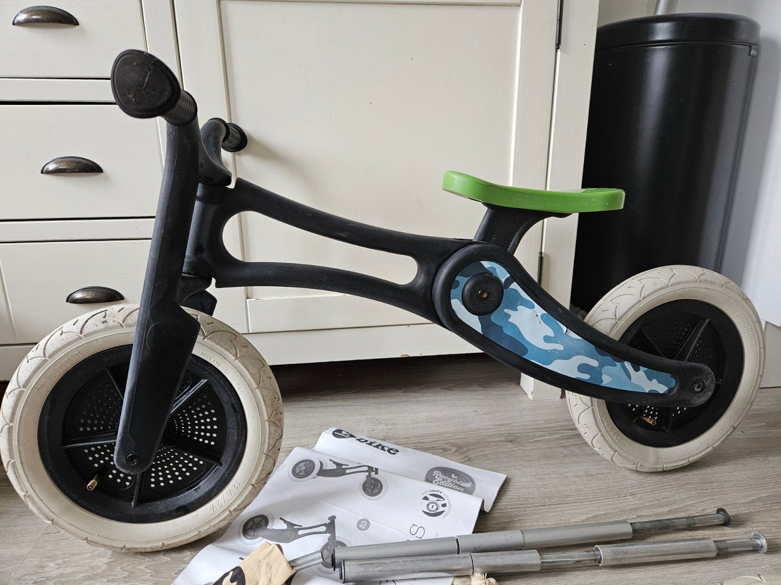 Wishbone Bike 3-in-1 loopfiets - Zwart/Wit, Ophalen of Verzenden, Zo goed als nieuw, 16 tot 20 inch, Wishbone Bike