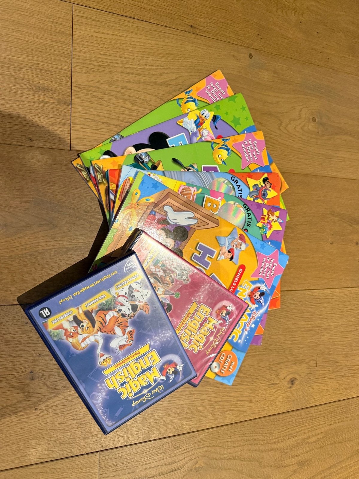 Engels leren met Mickey - Disney Magic English DVD's en boek, Ophalen, Zo goed als nieuw, Non-fictie