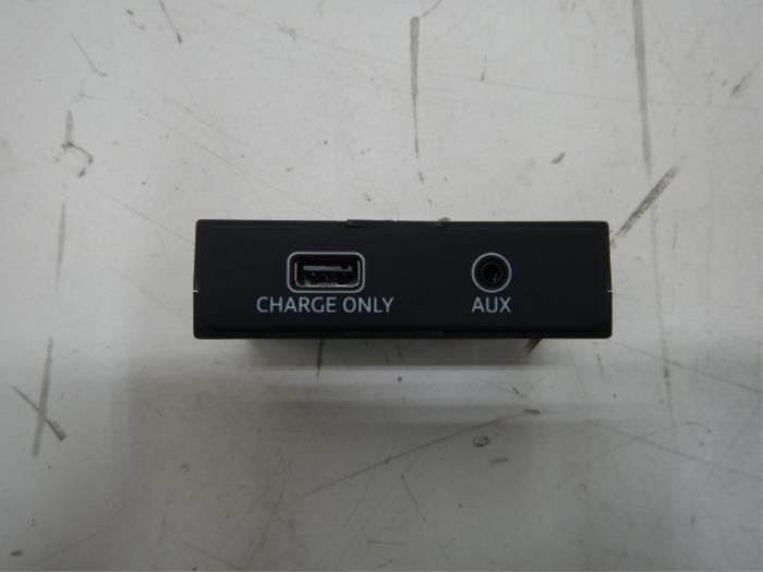 AUX/USB aansluiting Audi A4 (22732792), Ophalen of Verzenden, Gebruikt