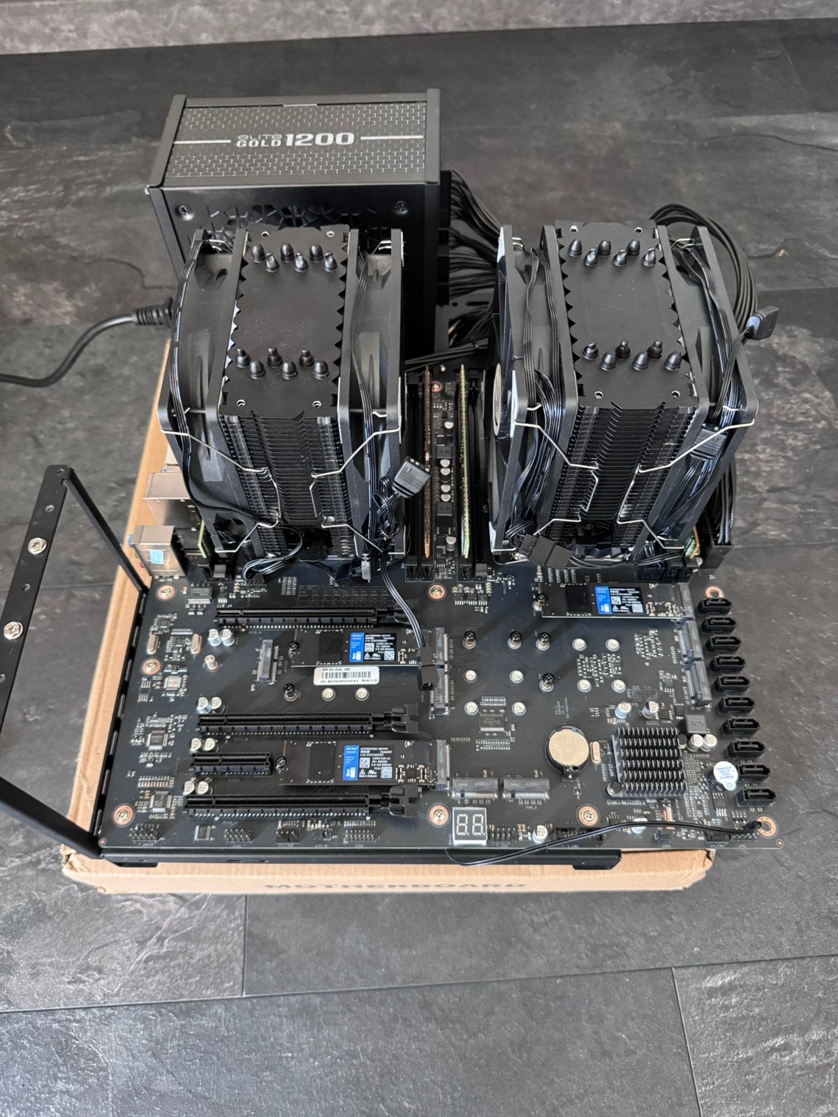 Dual Xeon e5 2699 v4 96GB ddr4 ecc 1,5TB nvme, Computers en Software, Moederborden, Ophalen, Zo goed als nieuw, DDR4