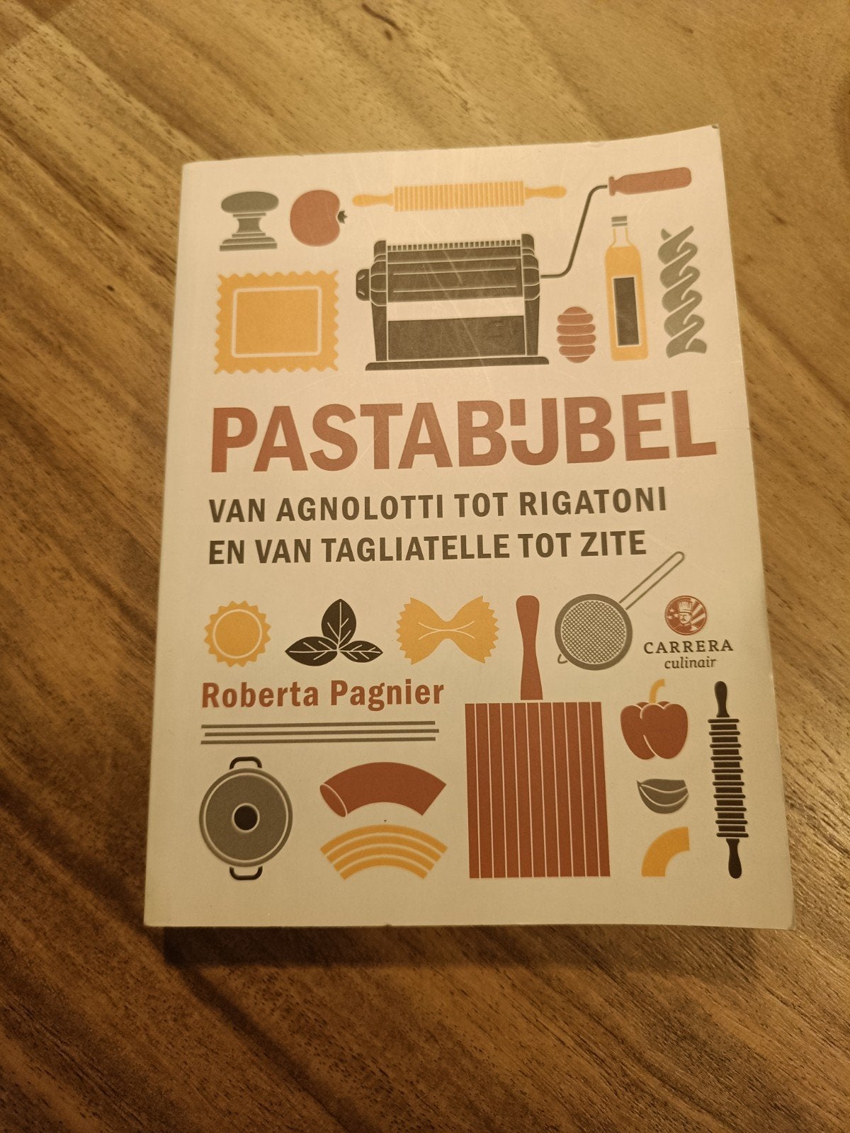 Pastabijbel: Van Agnolotti tot Zite - Roberta Pagnier, Italië, Voorgerechten en Soepen, Ophalen of Verzenden, Zo goed als nieuw