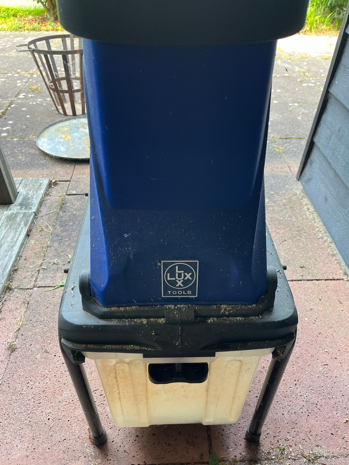 Robuuste Hakselaar van LUX TOOLS - Ideaal voor Tuinafval, Ophalen, Gebruikt, Elektrisch, Met opvangbak