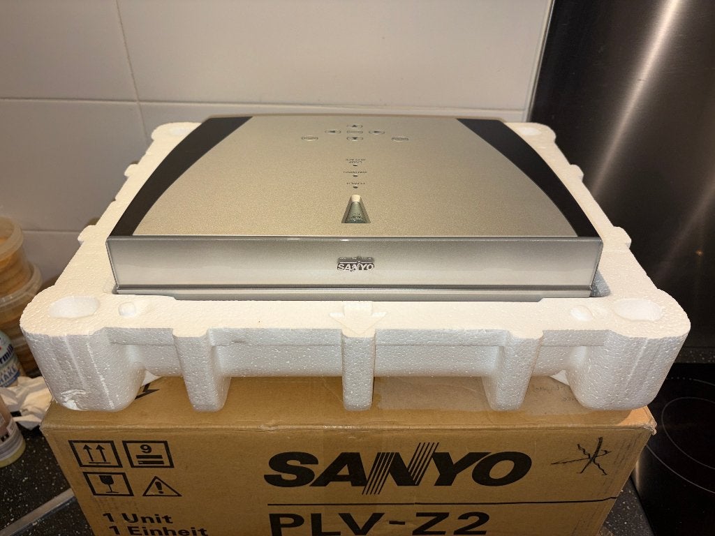 Sanyo PLV - Z2 LCD Beamer (Met extra nieuwe lamp.), Audio, Tv en Foto, Beamers, HD (720), Verzenden, LCD, Sanyo