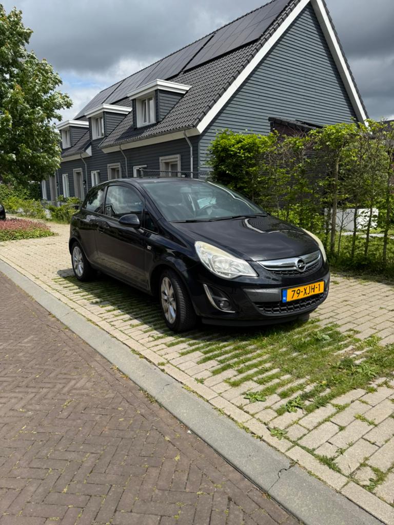 Opel Corsa 1.2 16V 3D 2012 Zwart, Auto's, Voorwielaandrijving, 450 kg, 40 €/maand, 4 cilinders