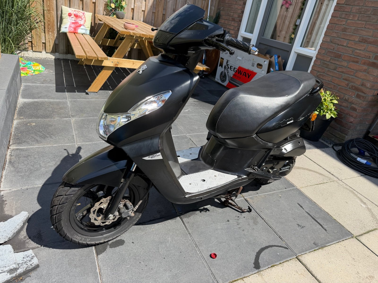 Peugeot Kisbee - Start en loopt, nieuwe accu en beurt, Fietsen en Brommers, Ophalen of Verzenden, Gebruikt, Overige modellen