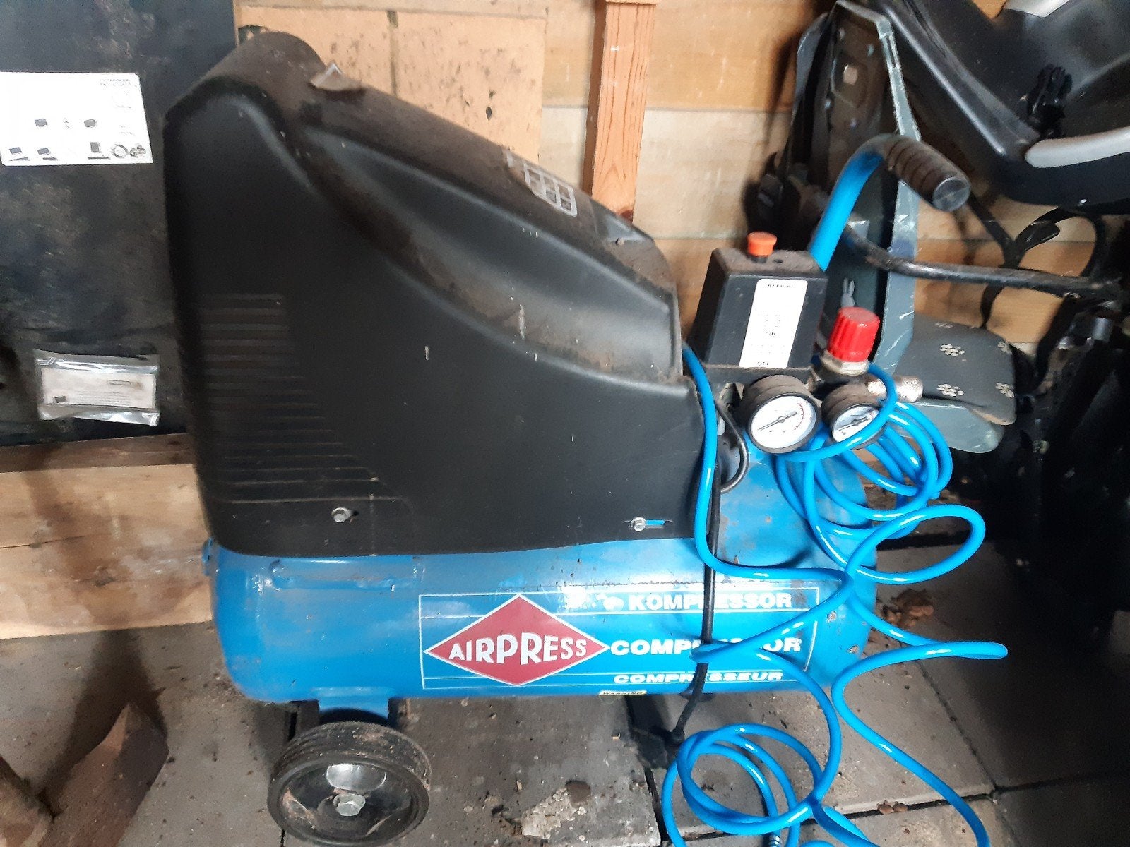 Airpress Compressor - Gebruikt maar in goede staat, Doe-het-zelf en Verbouw, Ophalen, Gebruikt, Minder dan 200 liter/min, 25 tot 100 liter