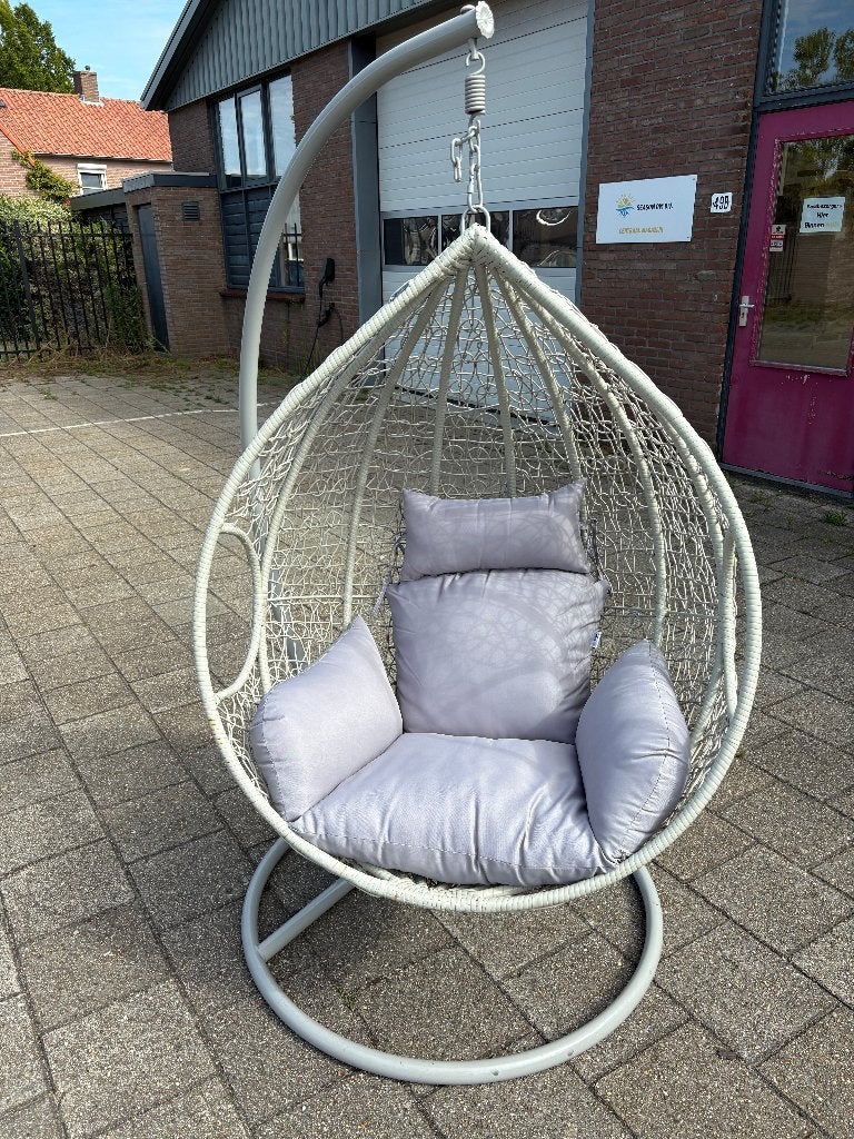 hangstoel eggy (waterschade)grijs, Huis en Inrichting, Kunststof, Ophalen of Verzenden, Zo goed als nieuw, Hangstoel eggy twisted