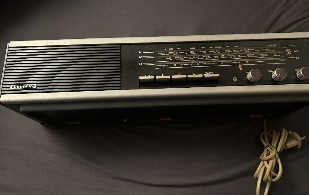 vintage grundig radio jaren 70 golflengtes L, M, U, Audio, Tv en Foto, Ophalen of Verzenden, Gebruikt, Transistorradio
