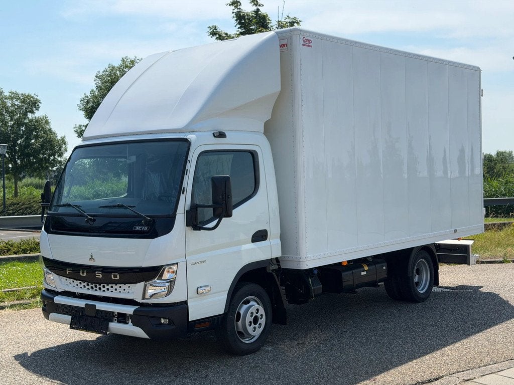 FUSO Canter 3C15 Bakwagen Airco Trekhaak 3-Zits NIEUW BPM VR, Auto's, Gebruikt, Euro 6, FUSO, Wit