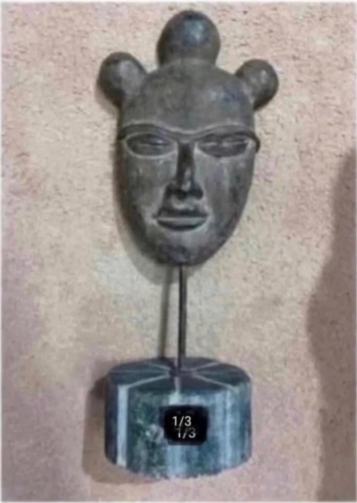 Brocante stenen beeld Masker op voet, Azië, 34 cm hoog, Ophalen of Verzenden