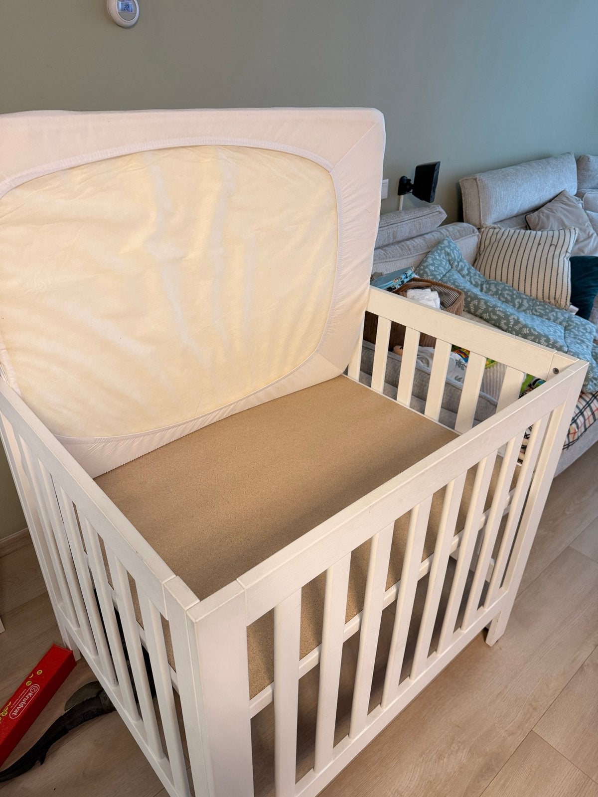 Mooie houten baby box - Wit, Kinderen en Baby's, Boxen, Ophalen, Gebruikt, Vierkant