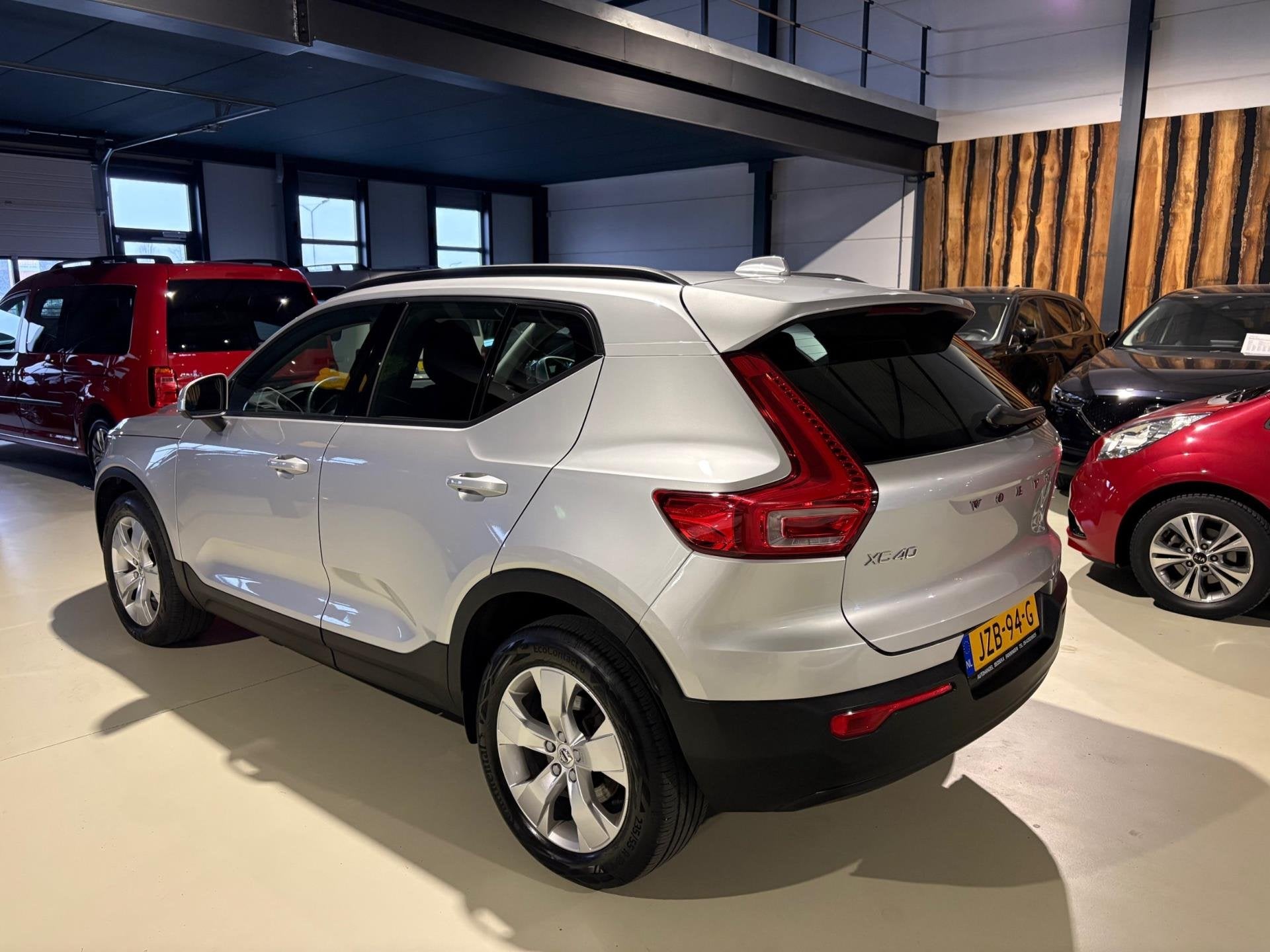 Volvo XC40 2.0 T4 AWD Momentum, Stof, Bedrijf, Vierwielaandrijving, SUV of Terreinwagen