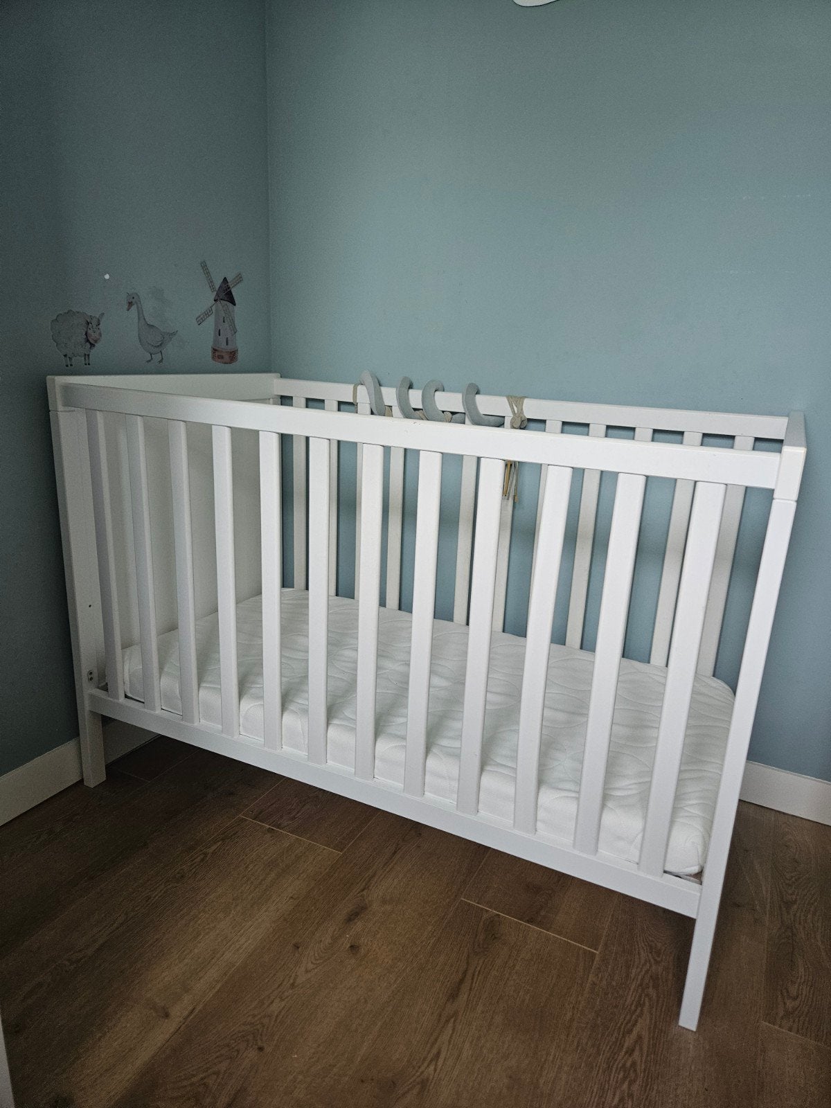 Ikea Sundvik babybedje/dreumes, Ophalen of Verzenden, Zo goed als nieuw, Minder dan 140 cm, Matras