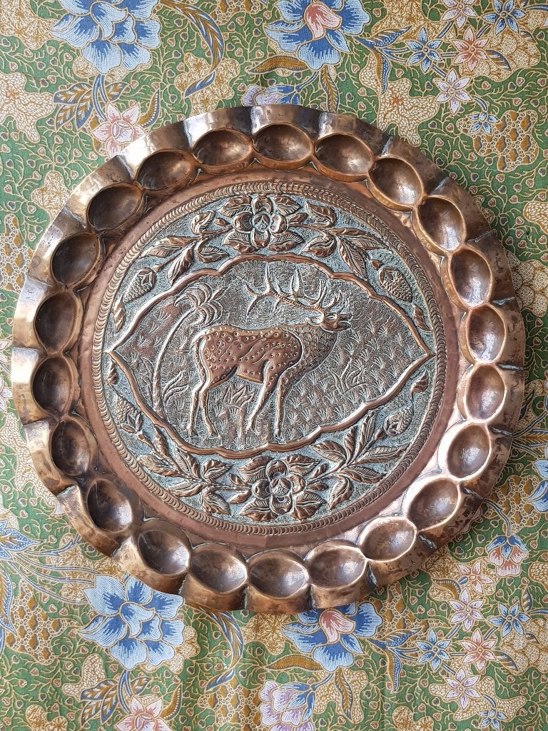 Prachtig antiek Oosters koper bord met een hert 39,3 cm., Ophalen of Verzenden, Wanddecoratie, Handgemaakt