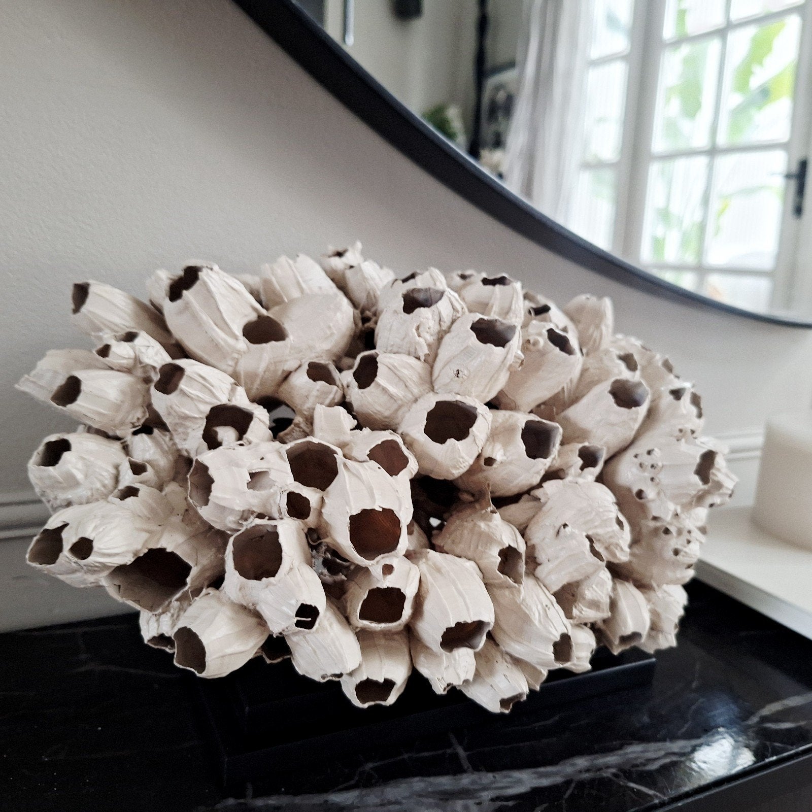 Gaaf groot cluster zeepokken beige op zwarte voet, Huis en Inrichting, Ophalen of Verzenden, X, X, X