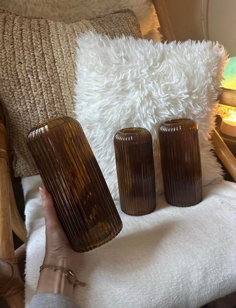 Drie glazen vazen met ribbel textuur - bruin - Loods 5, Huis en Inrichting, Woonaccessoires | Vazen, Ophalen of Verzenden, Nieuw