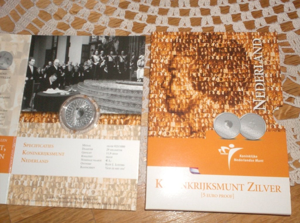 1x koninkrijksmunt 5 euro zilverproof 2004, Postzegels en Munten, Munten | Nederland, Setje, Koningin Beatrix, Zilver, Euro's