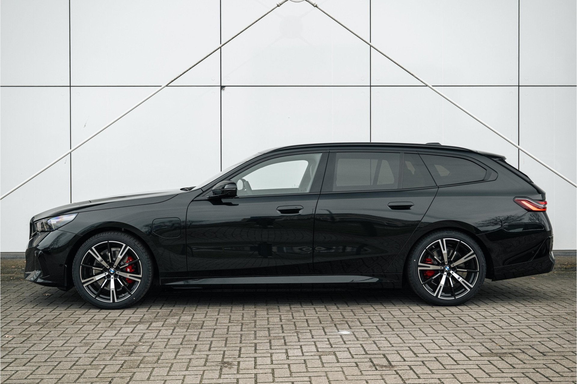 BMW 5 Serie Touring 530e M Sport Automaat / Trekhaak / Stoel, Auto's, Automaat, Achterwielaandrijving, 4 cilinders, Zwart
