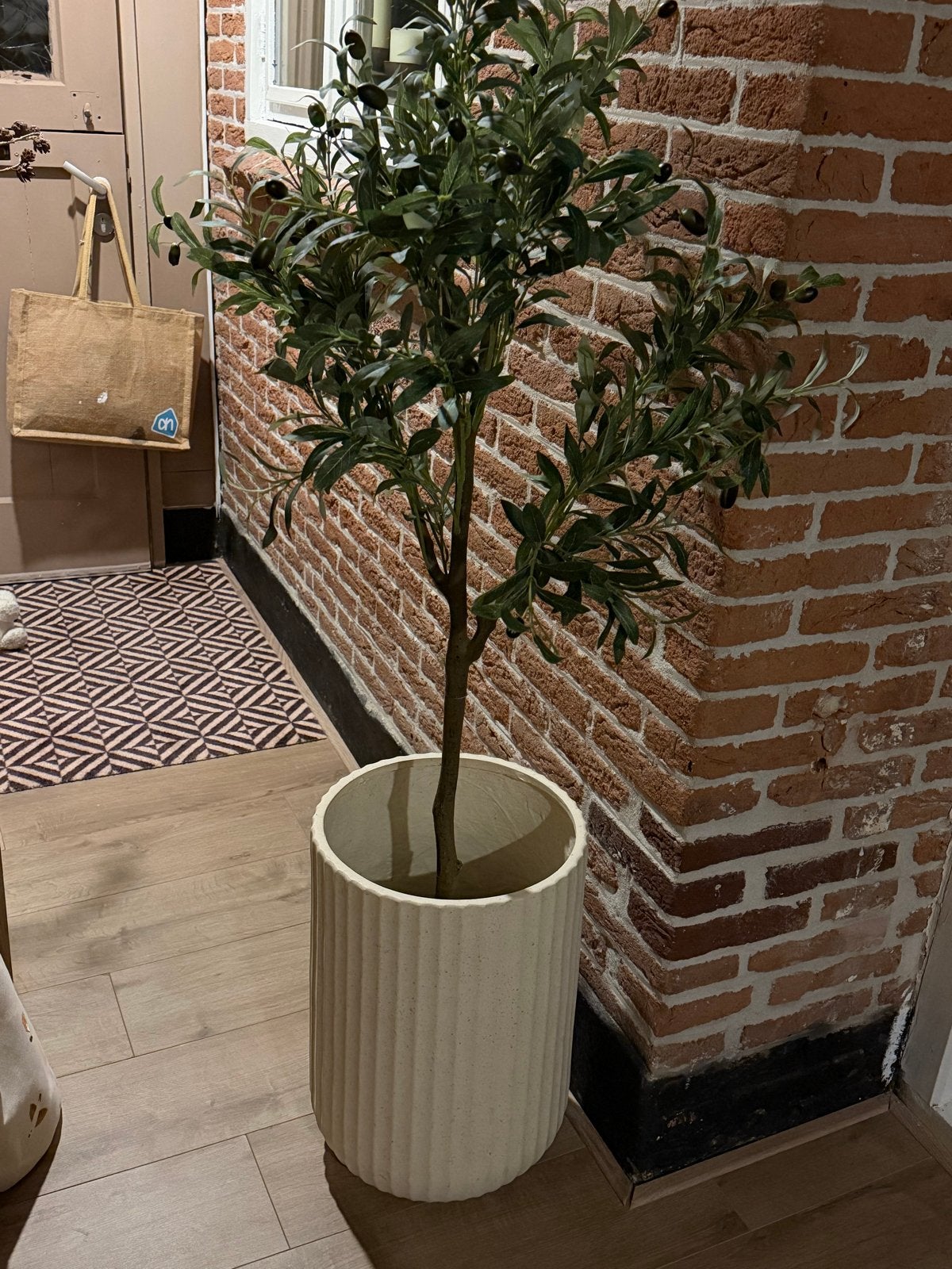 Neppe Olijfboom met Kwantum Pot - Zo goed als nieuw!, Ophalen, Kunststof, Zo goed als nieuw, Binnen