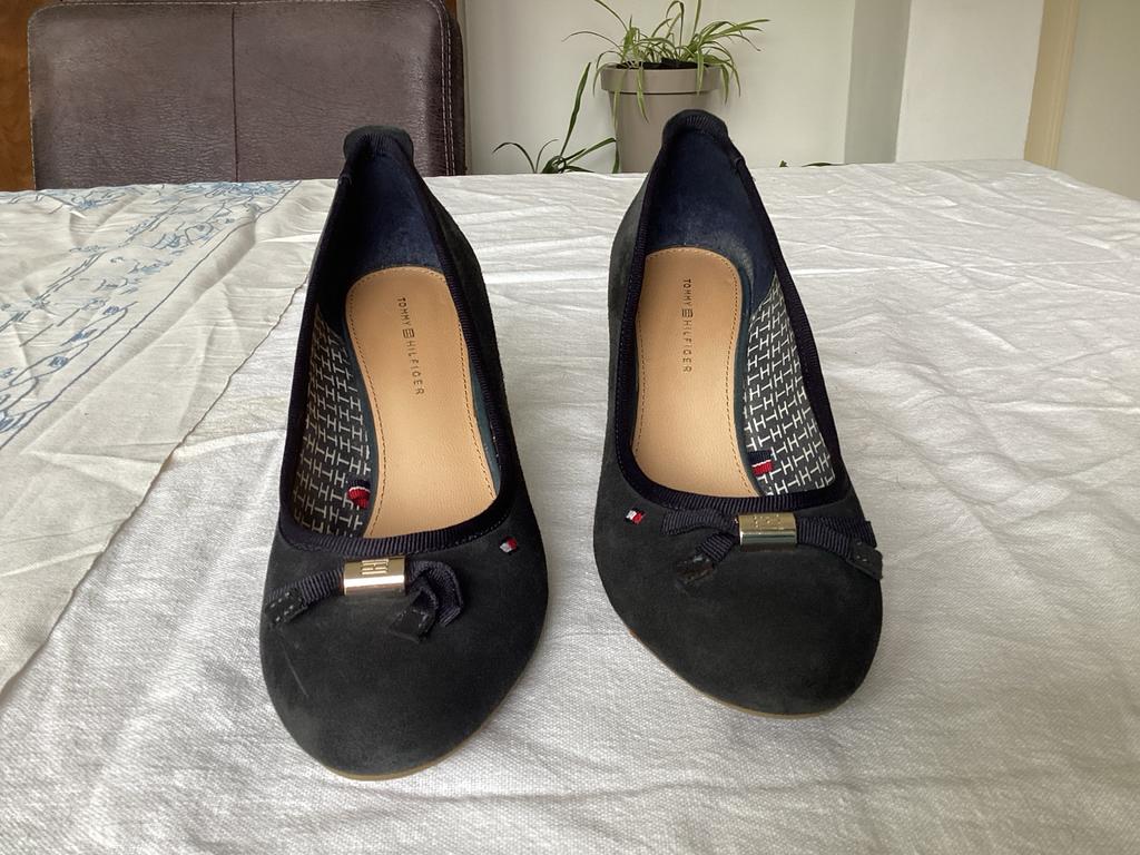 Tommy Hilfiger dames schoenen met hak maat 38, Kleding | Dames, Ophalen of Verzenden, Zo goed als nieuw, Zwart, Schoenen met hoge hakken