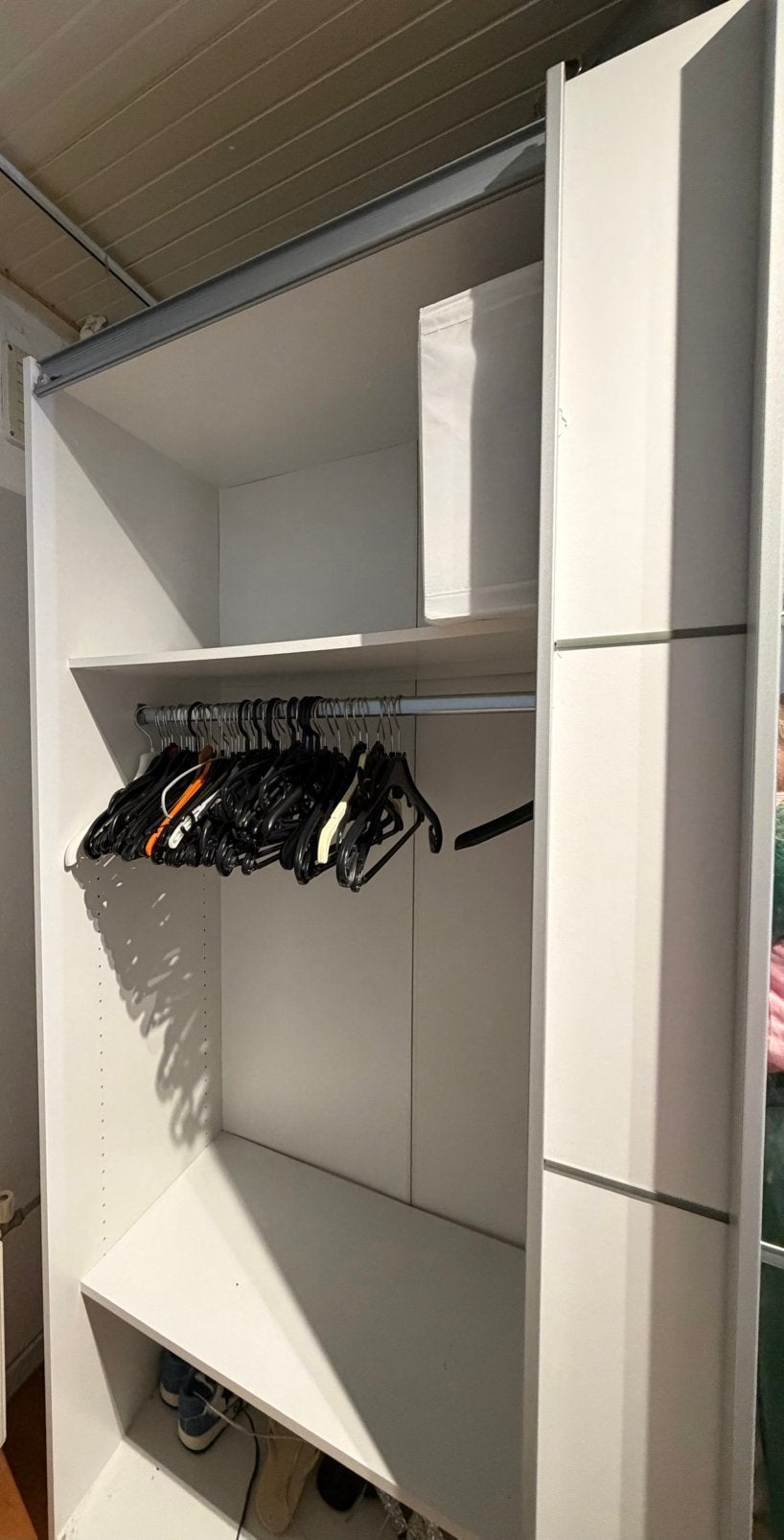 Kledingkast, Ophalen, Met deur(en), Gebruikt, Wit/Spiegel