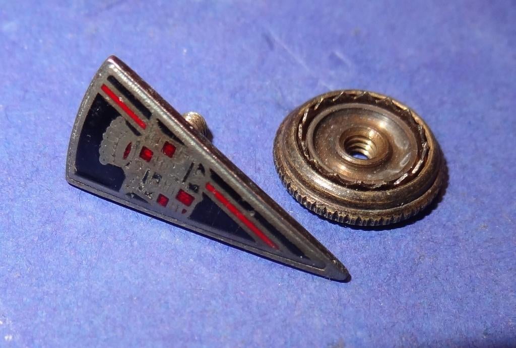 Cadillac Geemailleerde Revers Knoop 18 x 8 mm, Verzenden, Gebruikt, Transport, Speldje of Pin
