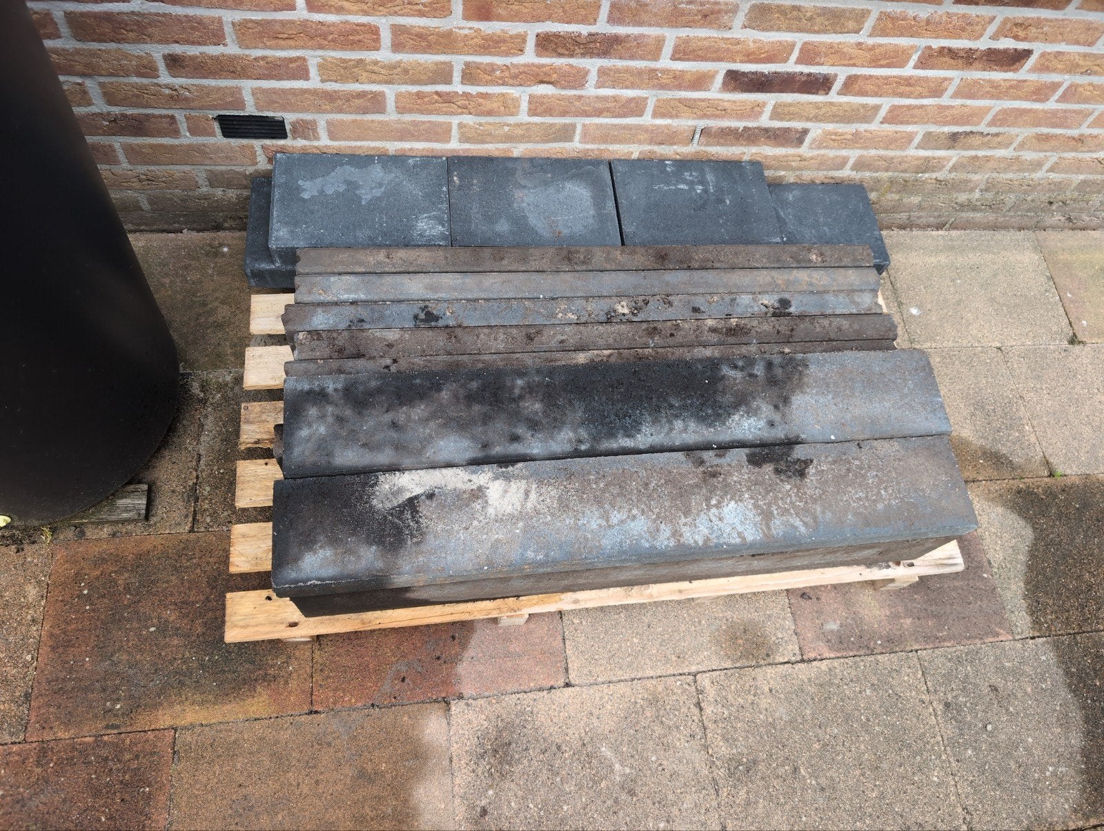 13 opsluitbanden en 6 antraciet tegels, Tuin en Terras, Tegels en Klinkers, Ophalen, Gebruikt, Overige typen, Minder dan 5 m²