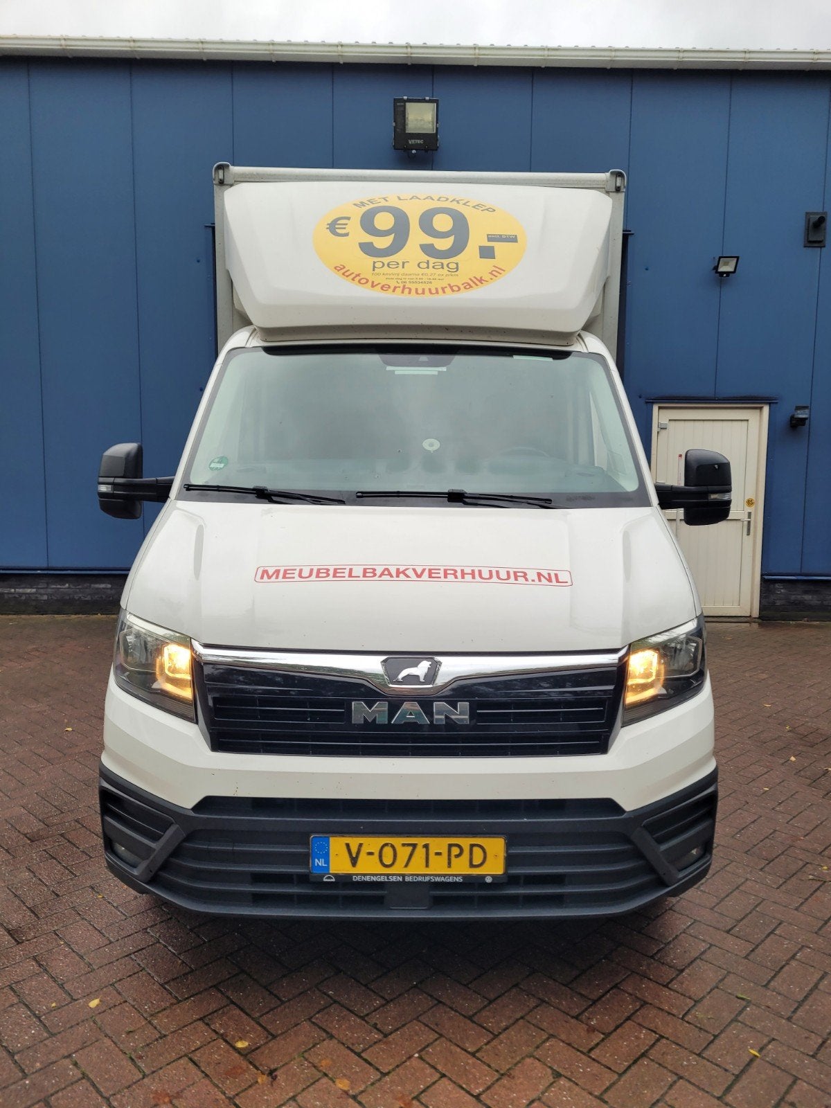 bakwagen verhuur meubelbak + laadklep, Stof, Wit, Vierwielaandrijving, Particulier