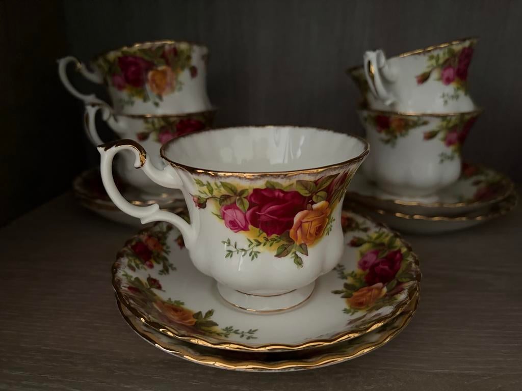 Prachtige Royal Albert Old Country Roses theeset, Ophalen