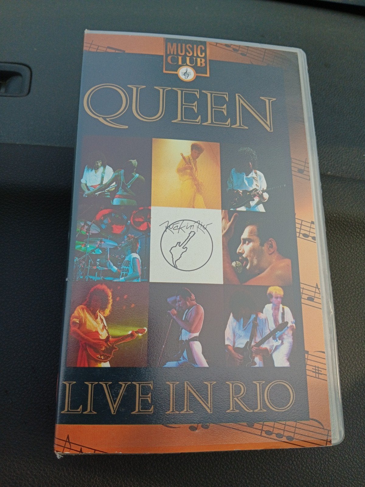 Queen live in reo vhs videoband nieuwstaat, Alle leeftijden, Ophalen of Verzenden, Zo goed als nieuw