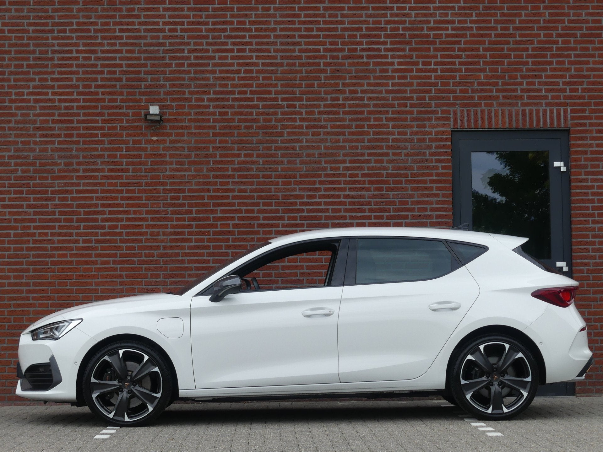 CUPRA Leon 1.4 e-Hybrid VZ Adrenaline LED/Camera/Adaptive cr, Auto's, 77 km/l, Gebruikt, Euro 6, 4 cilinders