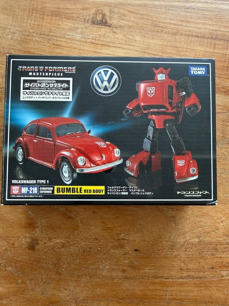 Takara Tomy MP-21R Bumble Red Body - Bumblebee. CiB., Verzamelen, Transformers, G1, Ophalen of Verzenden, Zo goed als nieuw, Autobots