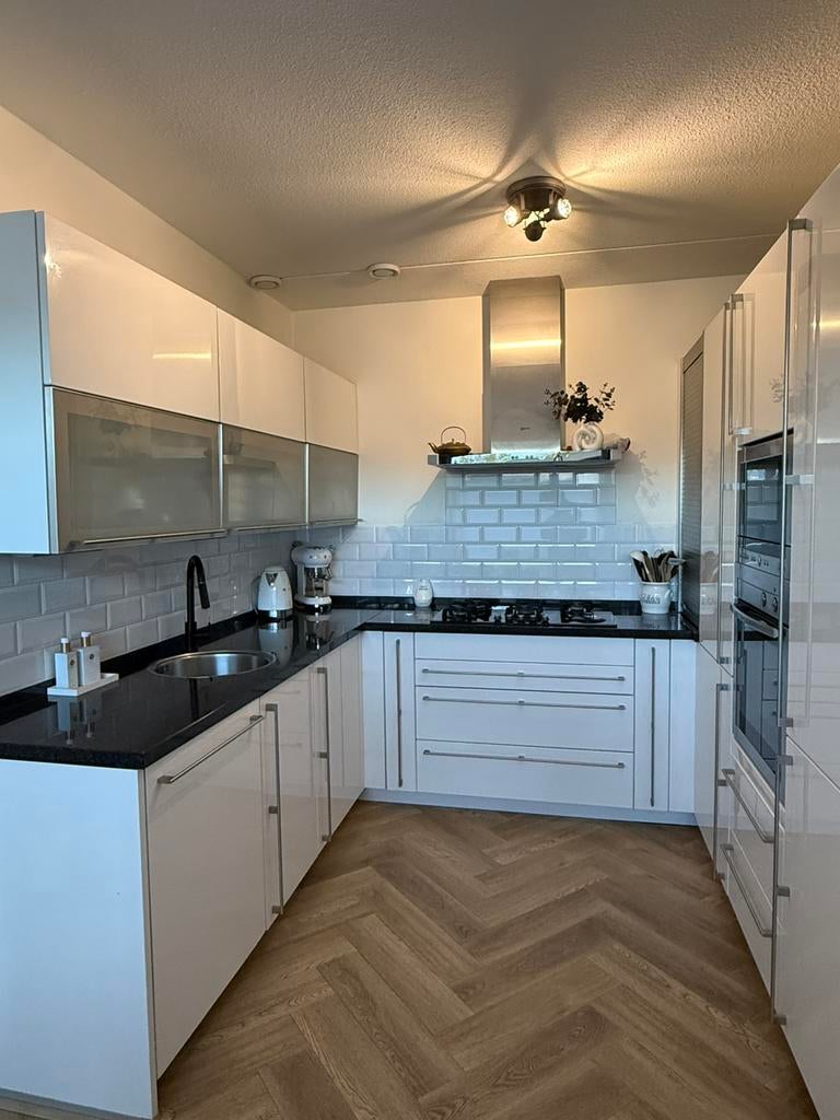 Complete keuken met inbouwapparatuur INCLUSIEF apparatuur, Ophalen, Zo goed als nieuw, Wit, Hoekkeuken