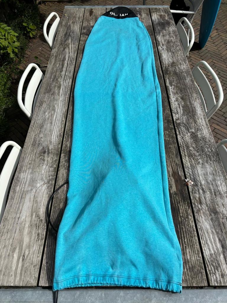 Flowt Softtop Surfboard 7'0" met vinnen, hoes en een wetsuit, Watersport en Boten, Golfsurfen, Ophalen, Zo goed als nieuw, Funboard