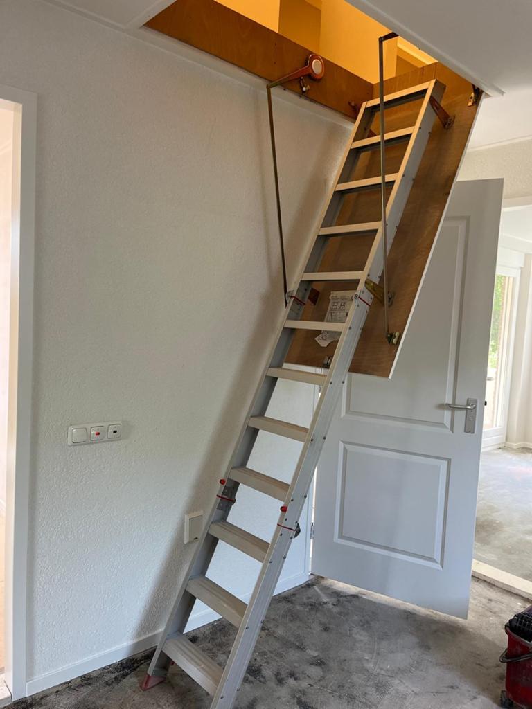 Vlizotrap zoldertrap Roto 3-delig aluminium dus geen hout, Doe-het-zelf en Verbouw, Ladders en Trappen, Gebruikt, Trap, Ophalen of Verzenden
