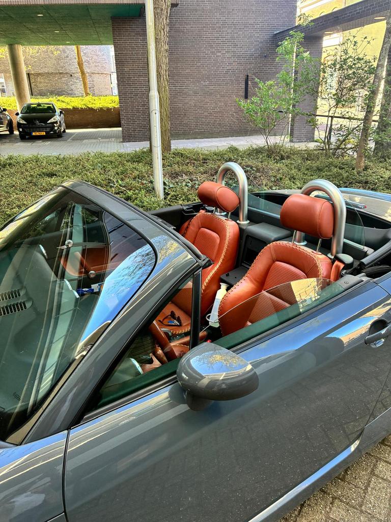Audi 2002 Grijs, Auto's, Audi, Particulier, TT, Benzine, Cabriolet, Geïmporteerd, Zilver of Grijs, Bruin, Leder, Onderhoudsboekje
