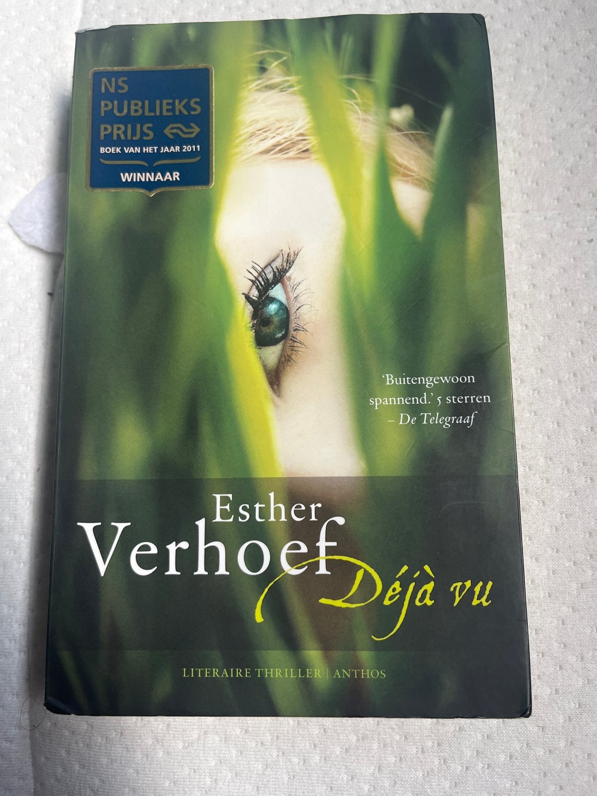 Esther Verhoef - Déjà vu (NS Publieksprijs Winnaar), Ophalen of Verzenden, Gelezen