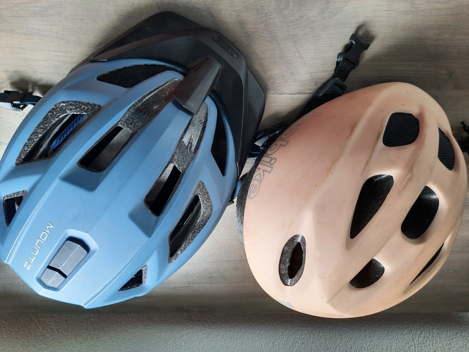 Fietshelmen kinderen Abus en Bobike, prijs is voor beide, Abus fietshelm, Jongen of Meisje, Overige maten, Ophalen of Verzenden
