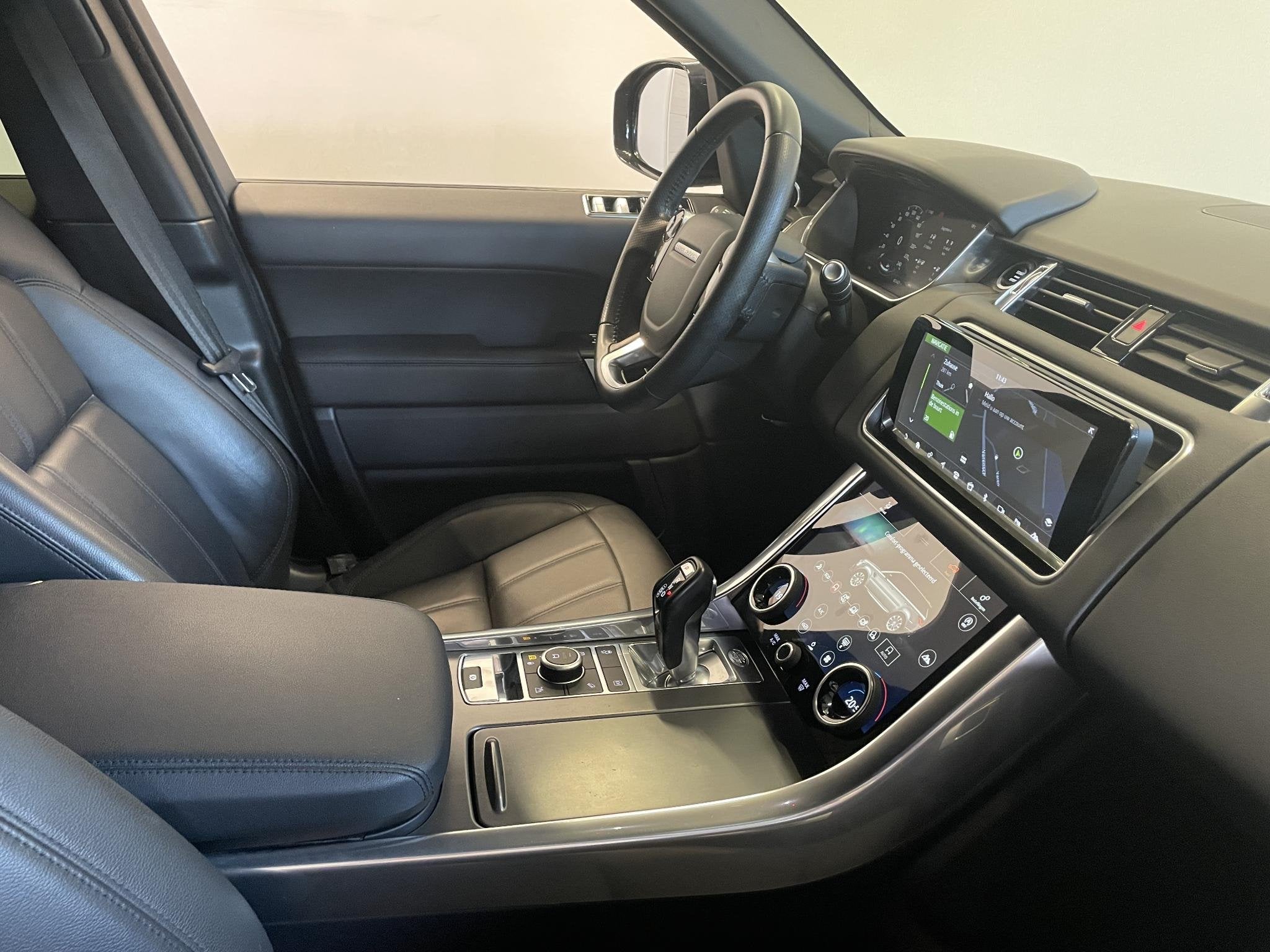 Land Rover Range Rover Sport P400e SE Black Pack Navigatie A, Gebruikt, 2500 kg, Zwart, Bedrijf