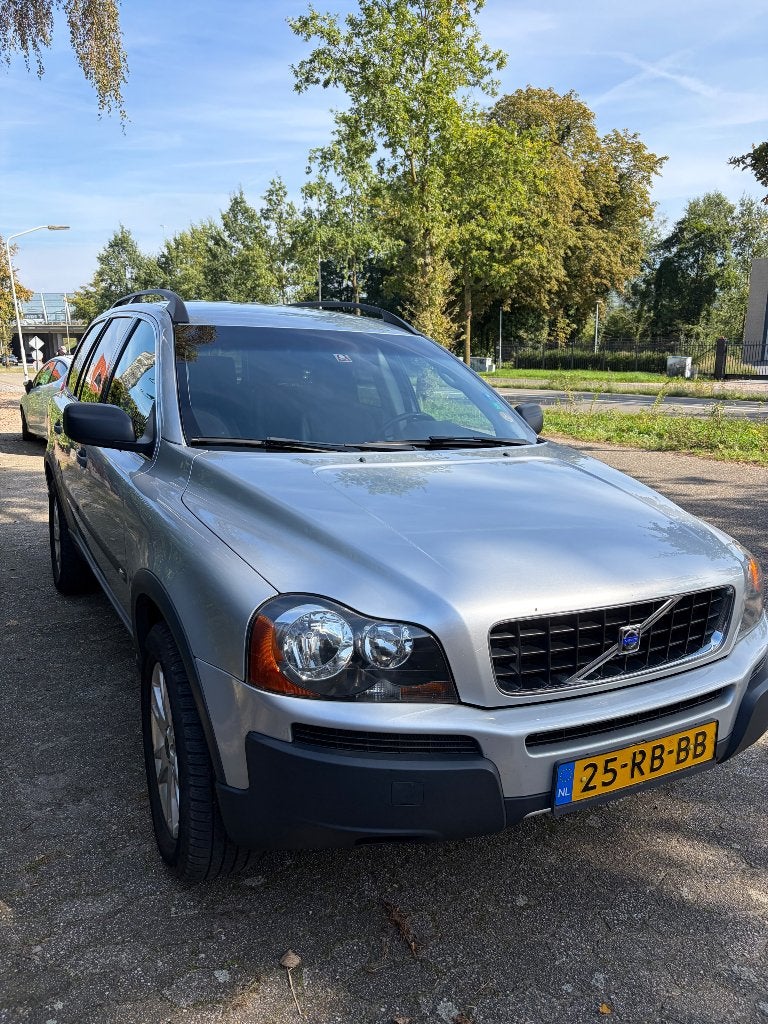 Volvo XC90 2.5 T Geartronic 2005 Grijs, Auto's, 2521 cc, Origineel Nederlands, SUV of Terreinwagen, 750 kg