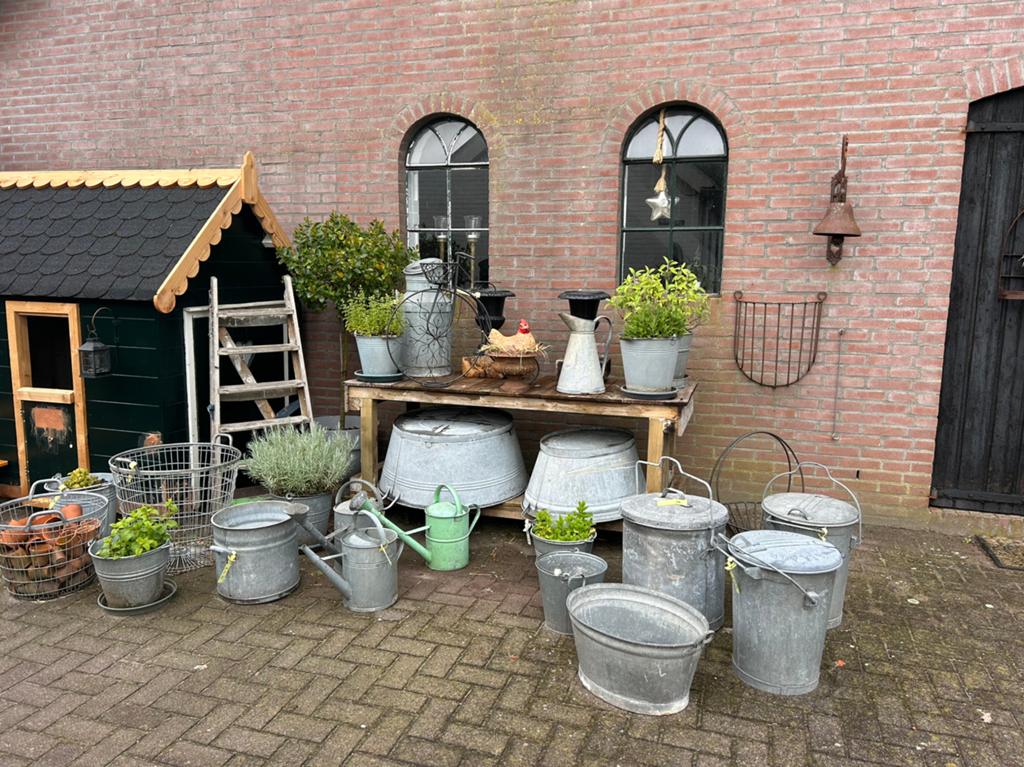 Zinken teilen gietets vuilnisemmers, Tuin en Terras, Tuinwanddecoratie, Ophalen, Zo goed als nieuw