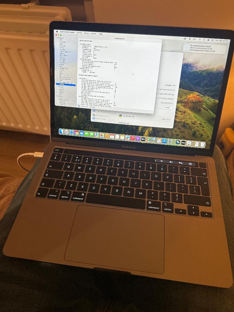 Macbook pro 2020 8GB ram intel core i5, 256 GB, Qwerty, 8 GB, 13 inch