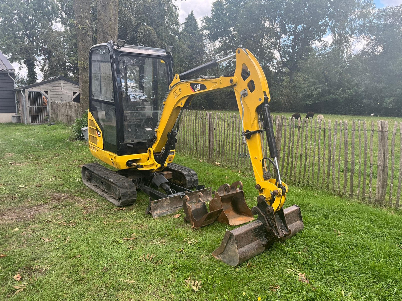 Foto 3 van 2x cat minigraver 301.4C & 301.7D Bouwjaar 2014 & 2017