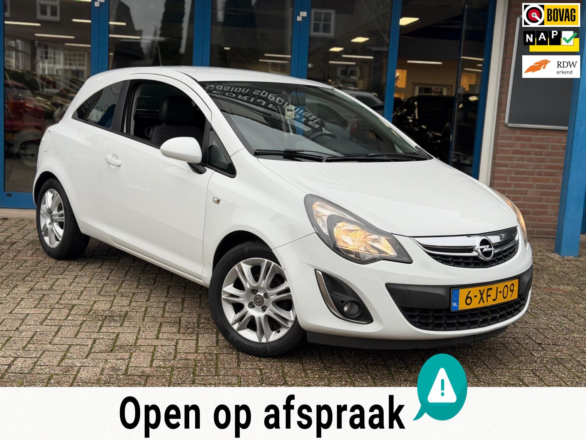 Opel Corsa 1.2-16V BlitZ Wit 3drs 2014 AIRCO LM NAP, Auto's, Opel, Voorwielaandrijving, Zwart, 4 cilinders, 1229 cc