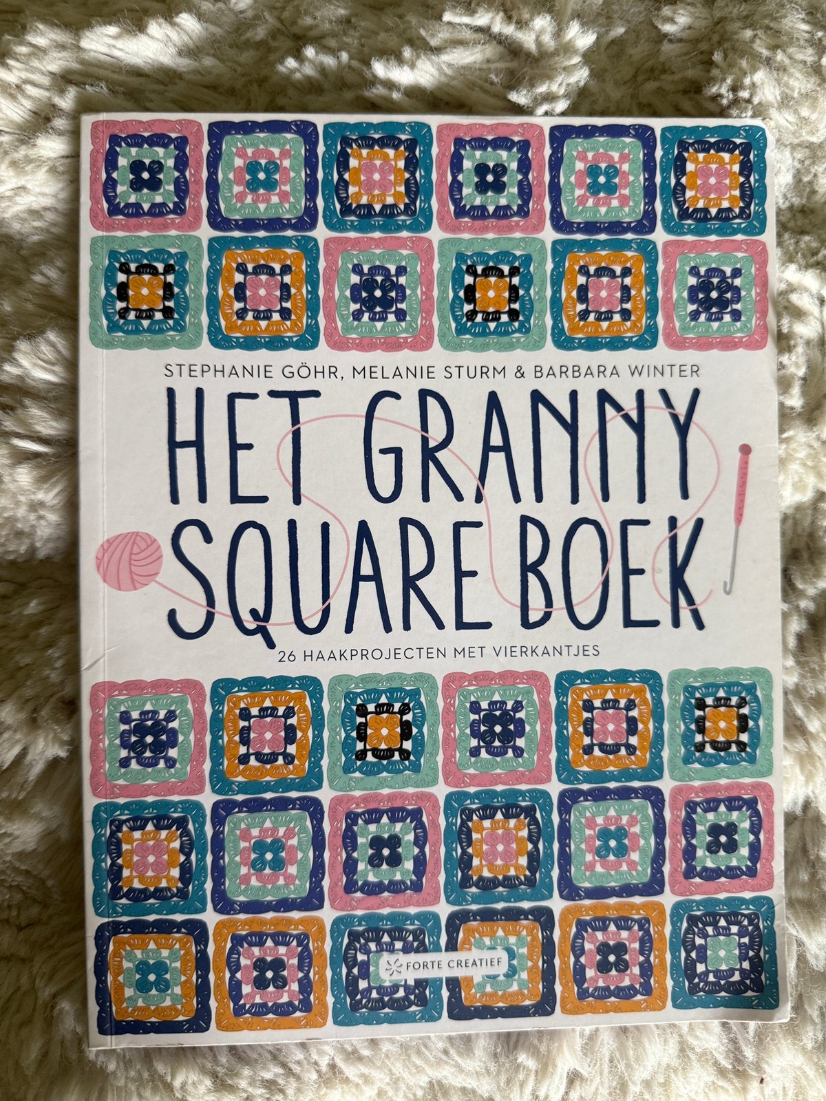 Het granny square boek haakpatronen crocheting pattern, Ophalen of Verzenden, Zo goed als nieuw, Haken, Patroon of Boek