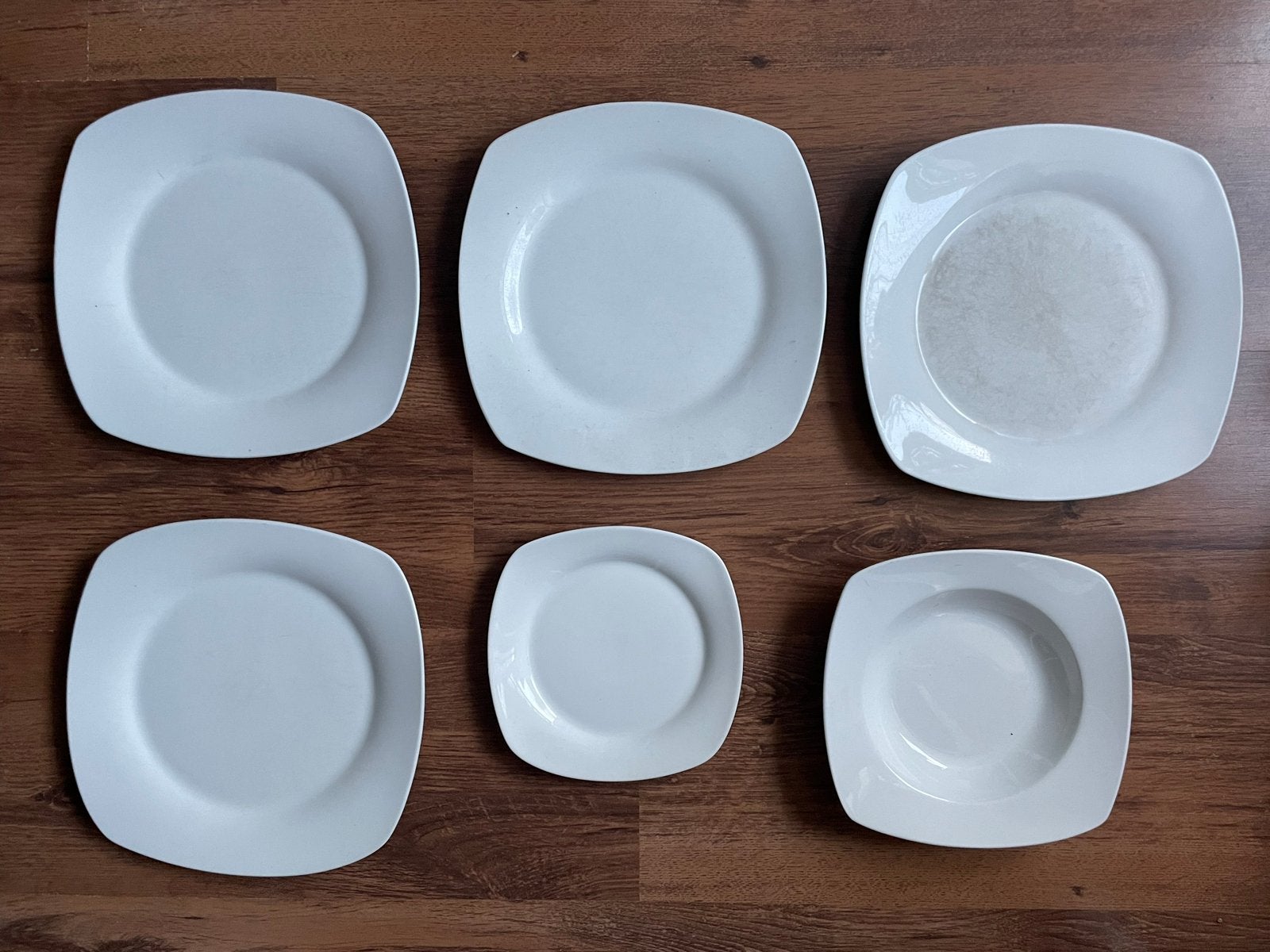 Set van 6 witte vierkante borden en kommen, Gebruikt, Keramiek, Ophalen of Verzenden, Bord(en)