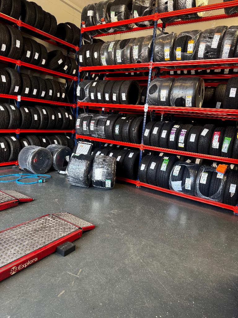 BANDEN OUTLET!!! 225.40.18 225.45.18 175.65.14, Auto-onderdelen, Banden en Velgen, Ophalen, 18 inch, -, -