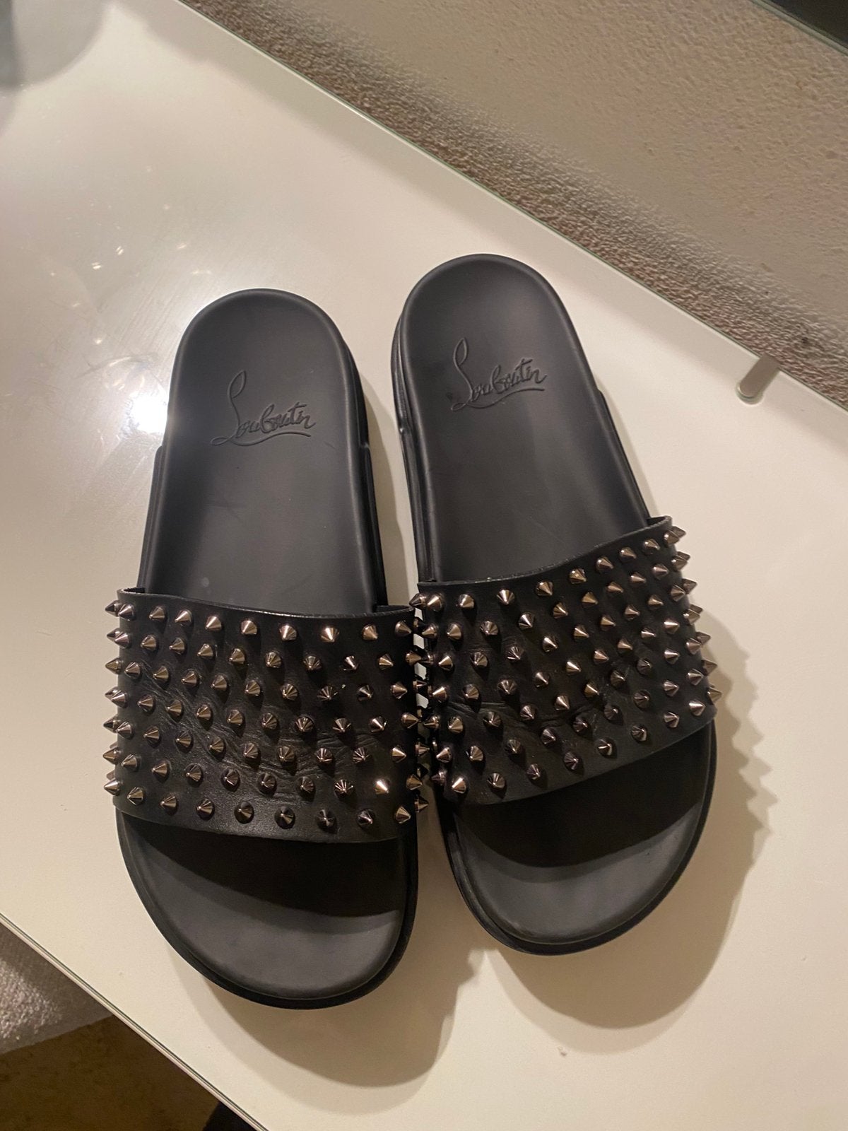 Christian Louboutin Slippers, Ophalen of Verzenden, Maat 46 (S) of kleiner, Zwart, Zwemslip