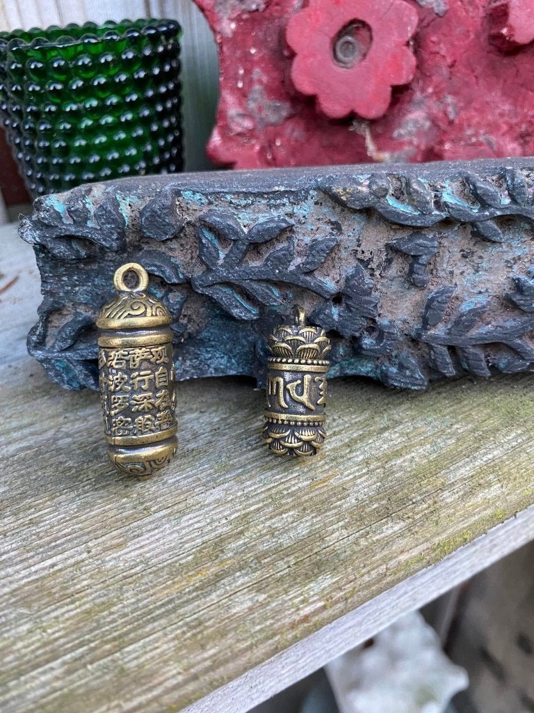 Prachtige messing ashangers versierd met Hartsoetra mantra., Overige materialen, Overige kleuren, Nieuw, Ophalen of Verzenden