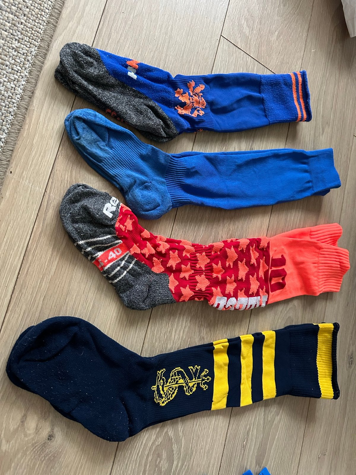 Stapel voetbal sokken diverse maten en kleuren, Ophalen of Verzenden, Gedragen, Overige maten, Overige kleuren